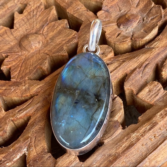 ✨RUSTIC OVAL LABRADORITE SILVER PENDANT - Picture 3 of 8